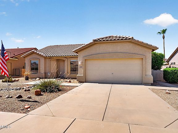2nd image of 1453 E DESERT INN Drive