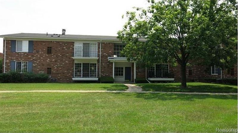 1st image of 494 Fox Hills Dr N #5