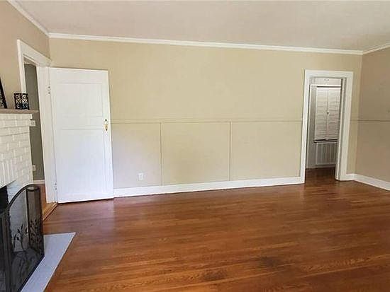 3rd image of 1305 E 52nd St
