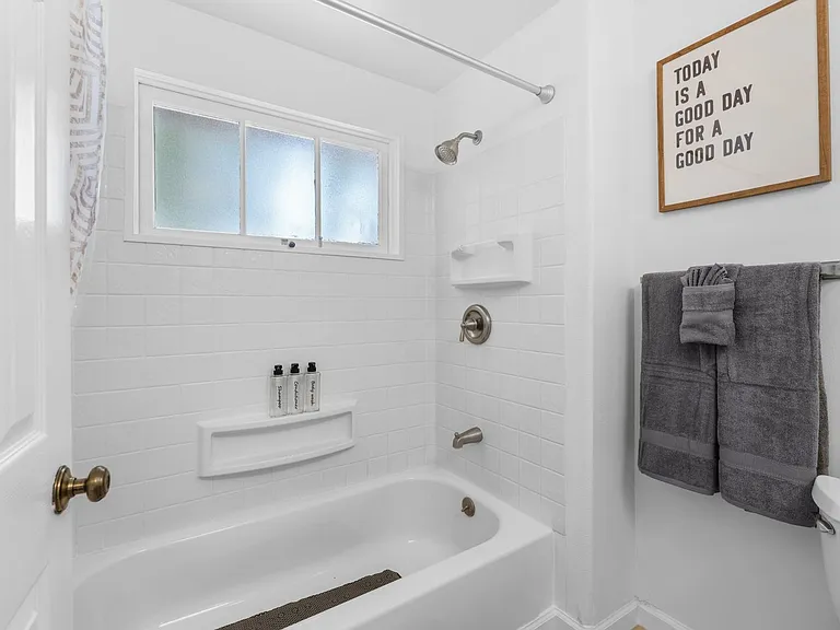 1303 Cave St — Photo 30