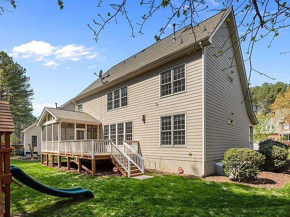 5th image of 105 Baynes Ct