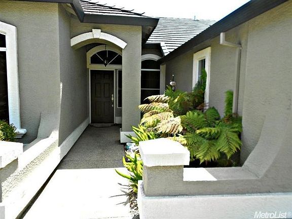 3rd image of 1821 Glastonbury Cir