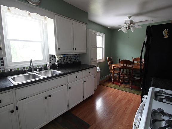 3rd image of 1740 Westwood Dr NE