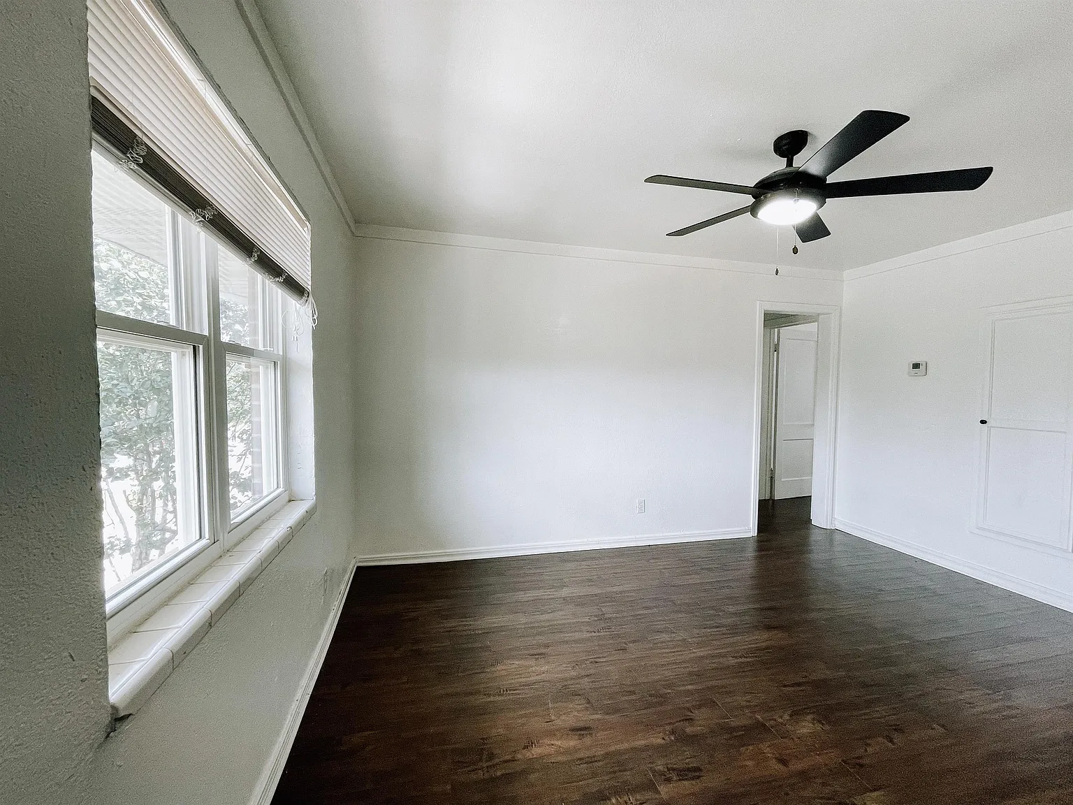 1714 N Lindsay Ave - 6 — Photo 3