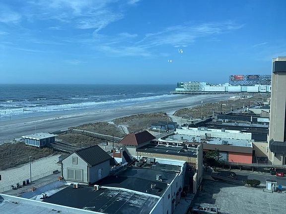 3rd image of 1515 Boardwalk #908