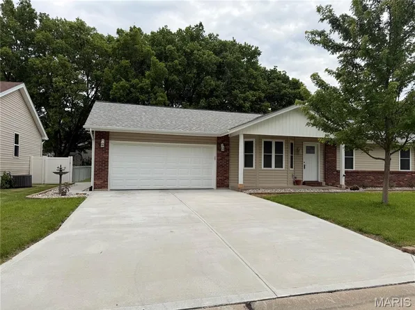 806 S Yosemite Ct, Saint Peters, MO 63376