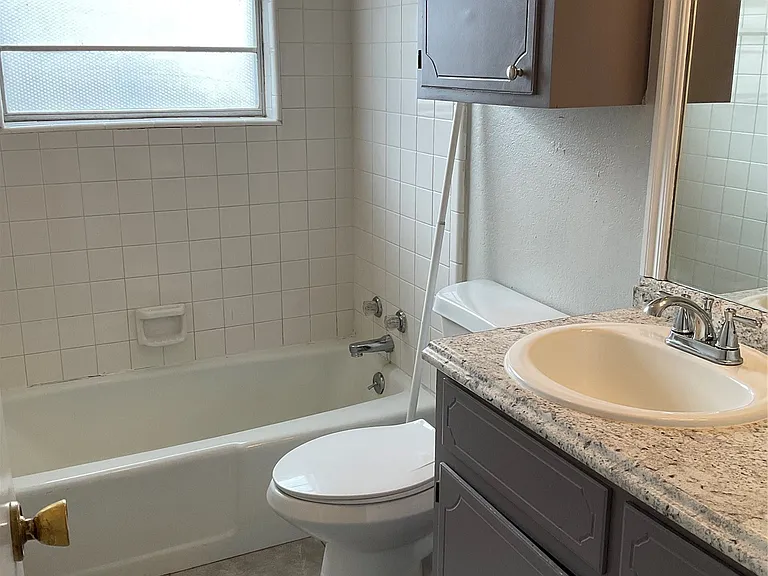 109 W Waco St — Photo 9
