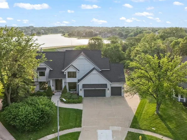 1720 Cedarwood Cir, Clive, IA 50325