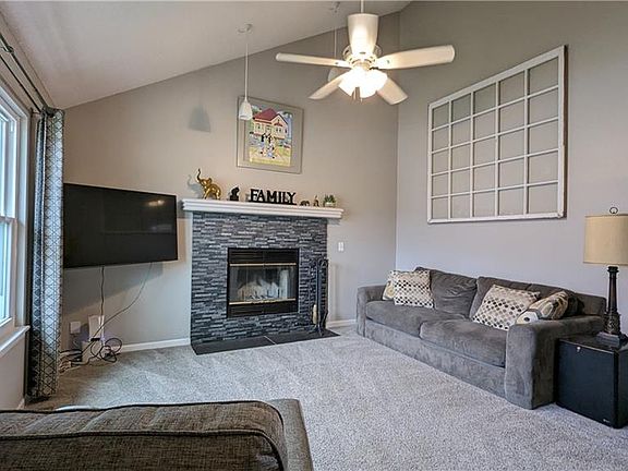 5th image of 802 S Huntington Dr