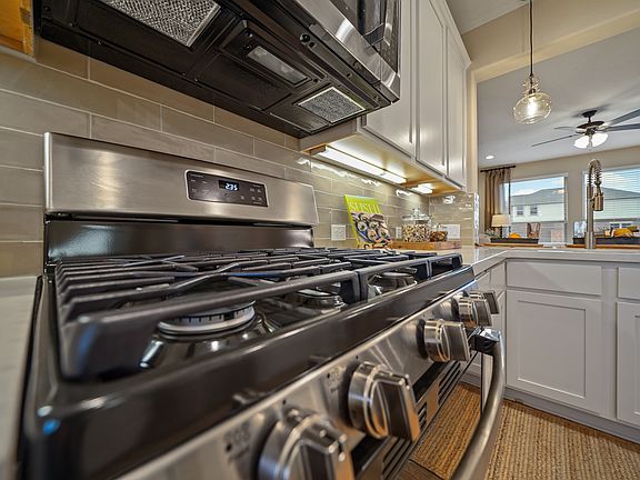 Gas cooktop in kitchen