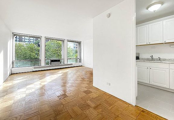 4th image of 333 E 30th St APT 3H