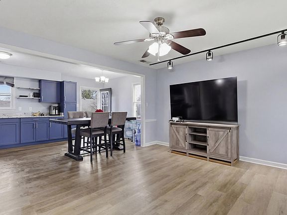 5th image of 101 Lauren Dr