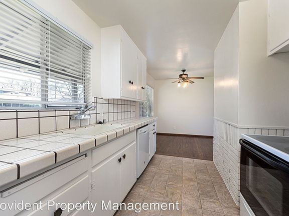 4th image of 2741 Barcells Ave