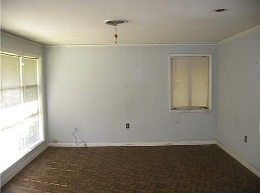 3rd image of 619 River Oaks Dr