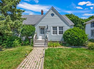325 Putnam Ave, Woodstock, IL 60098