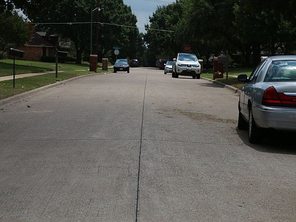 4th image of 809 Red Oak Dr