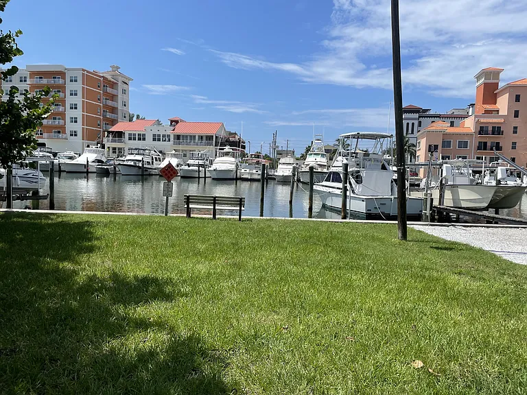2 blocks to Inter-Coastal Park