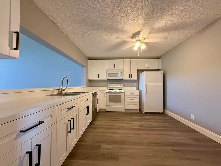 432 Ashwood Pl — Photo 9