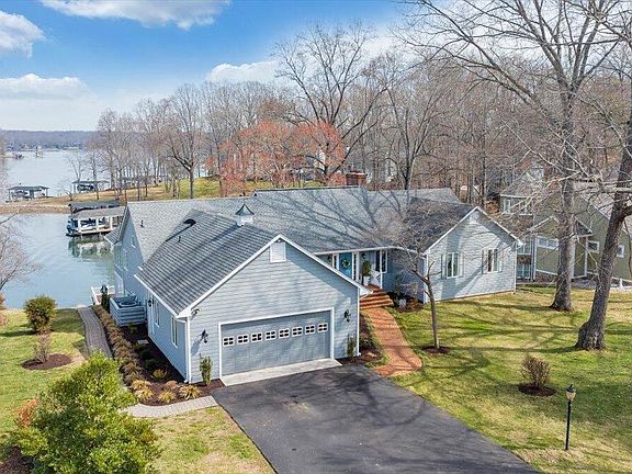 3rd image of 110 Windward Dr
