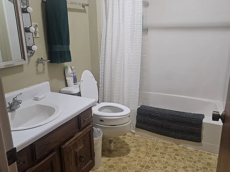 5240 Drury Ln — Photo 17