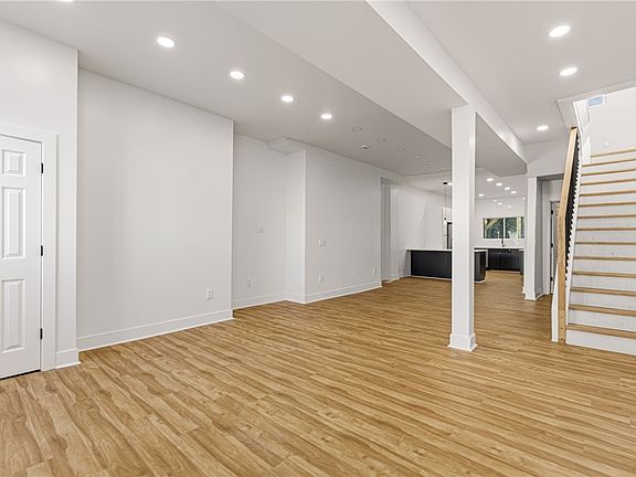 5th image of 429 Taylor St