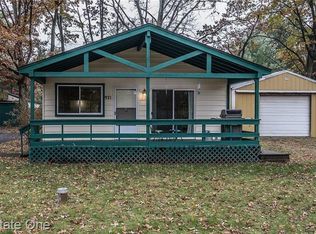 971 N Park St, Highland, MI 48356