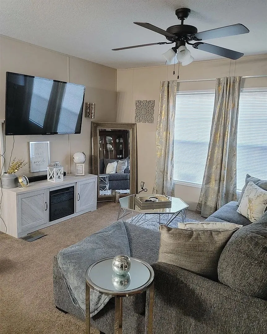 Room in 4 Bedroom Home at Robin Ln — Photo 1