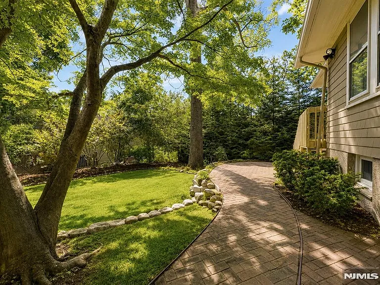 84 Valley View Ave — Photo 19
