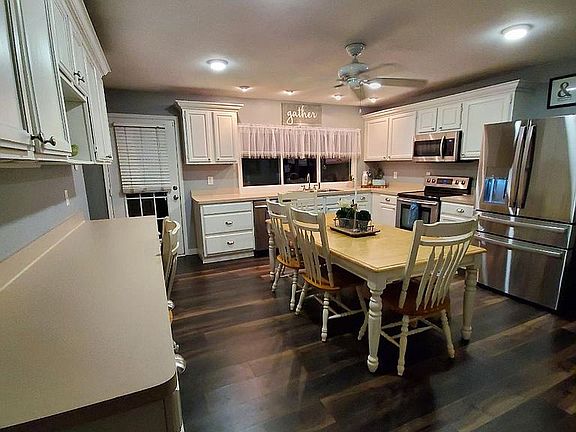 3rd image of 1536 Camelia Dr