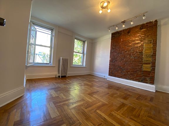 2nd image of 913 Bedford Ave APT 3