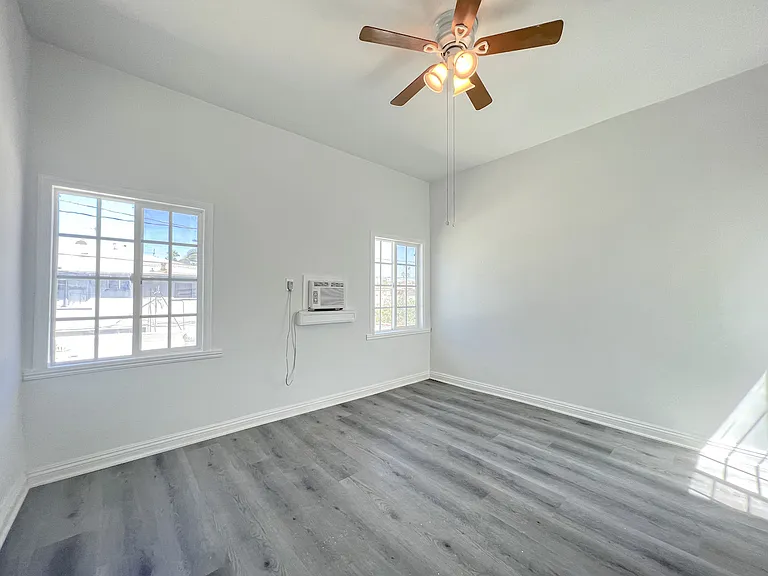 1529 S Orange Grove Ave #1/2 — Photo 10