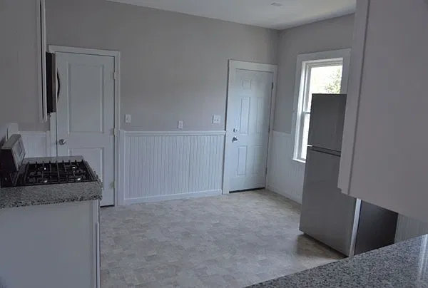 4 bed, 1.0 bath, 1400 sqft, $3,750 — Photo 2