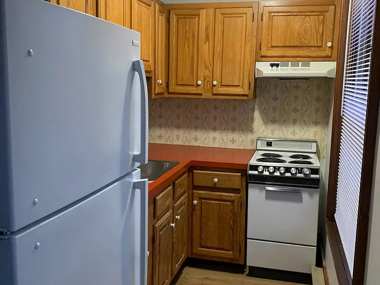 32 N College St #5 — Photo 6