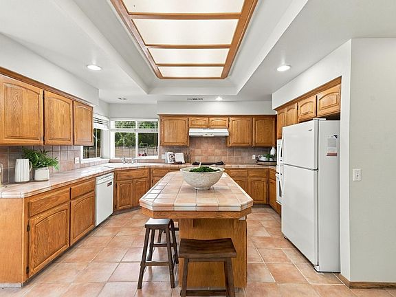 5th image of 1336 N Locan Ave