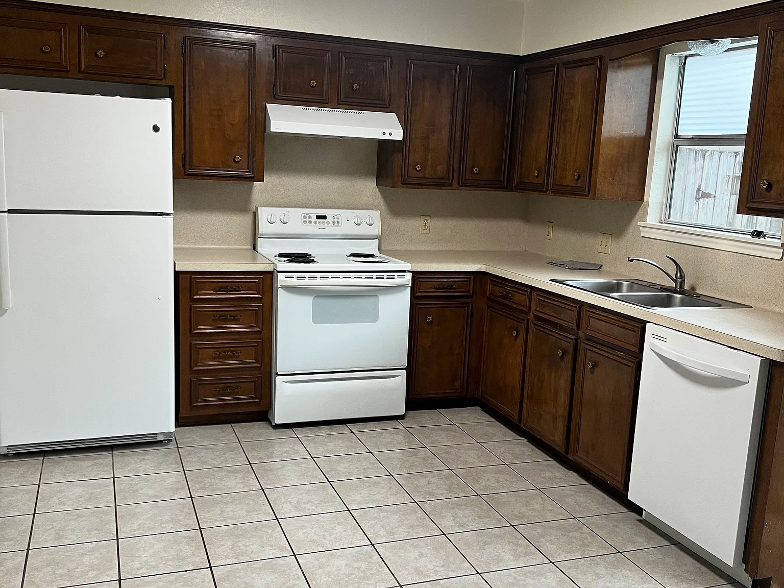 2 bed, 1195 sqft, $1,350 — Photo 2