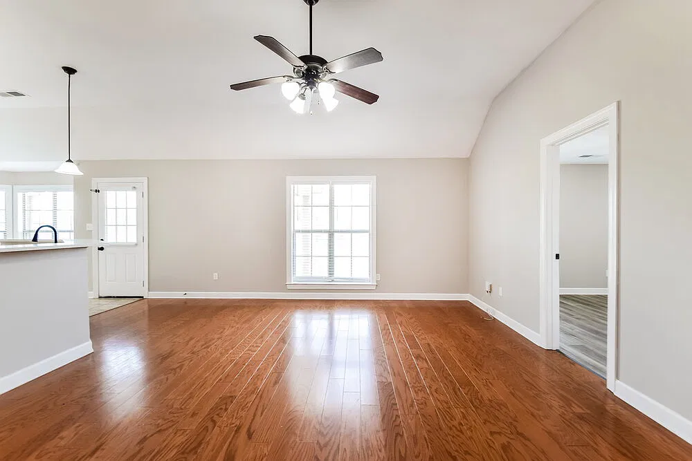 3 bed, 2.0 bath, 1619 sqft, $1,850 — Photo 4
