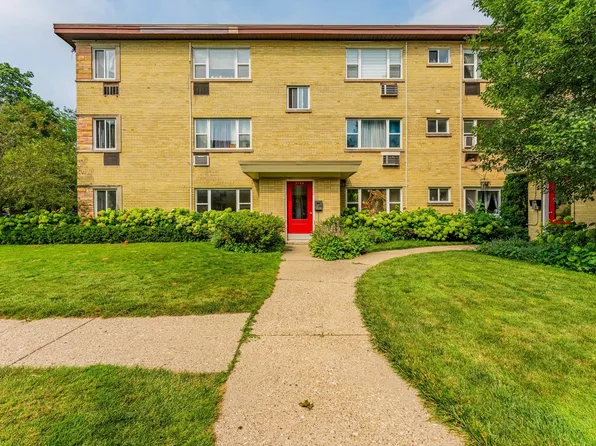 2123 Howard St APT 1H, Evanston, IL 60202