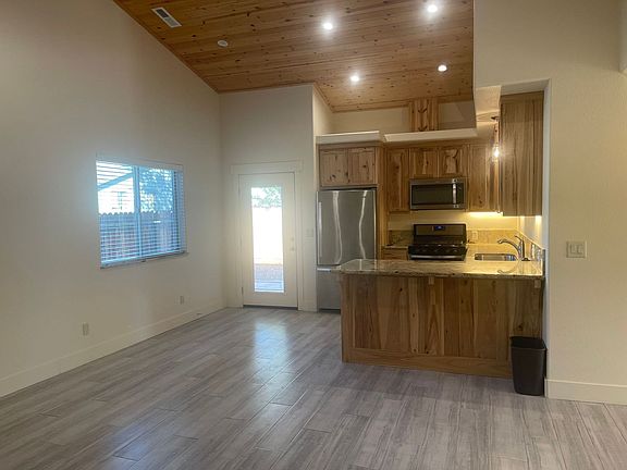 5th image of 608 Country Village Dr