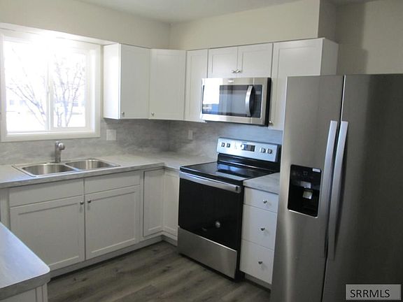 5th image of 209 W 1st S
