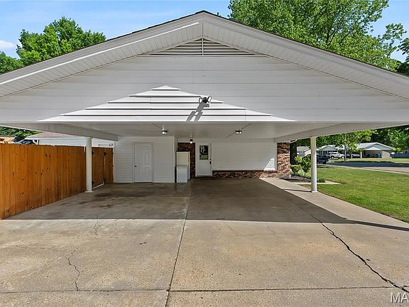 4th image of 130 Saint Mark Ln
