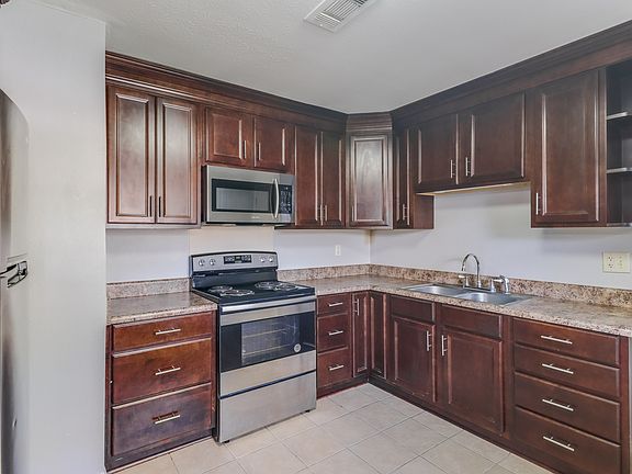 3rd image of 1909 Kingfisher Dr