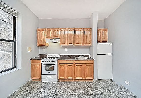 3rd image of 506 W 213th St APT 4C