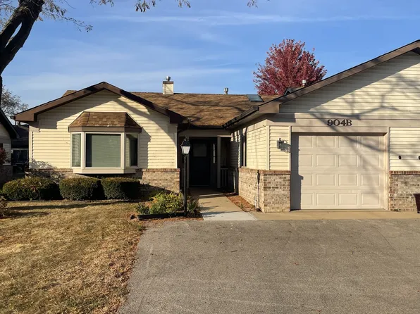 904 Village Ln #B, Sterling, IL 61081