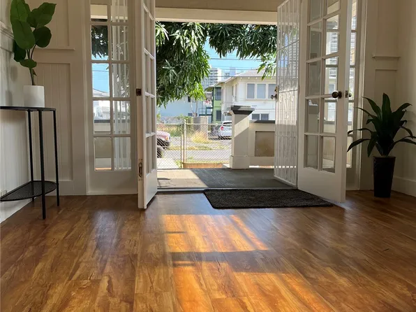 710 Hausten St, Honolulu, HI 96826