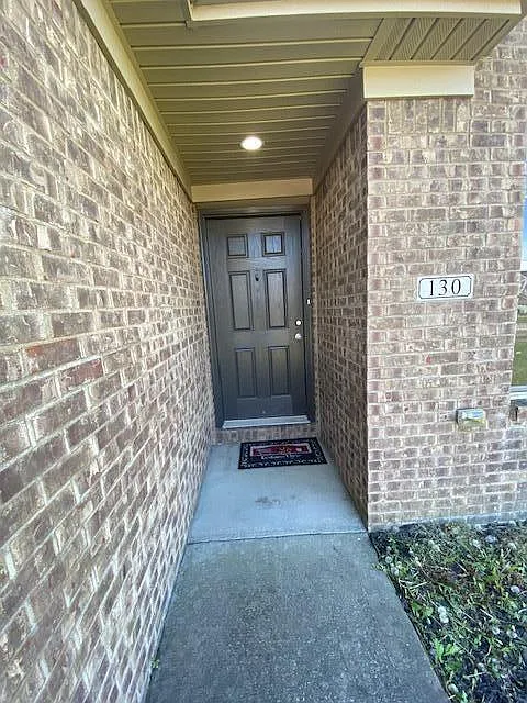 3 bed, 2.0 bath, 1344 sqft, $1,995 — Photo 2