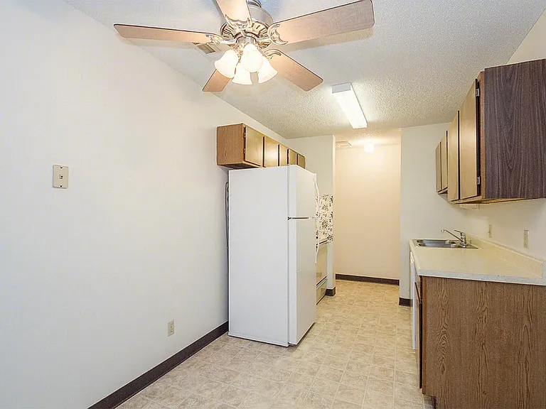2419 J St #4 — Photo 5