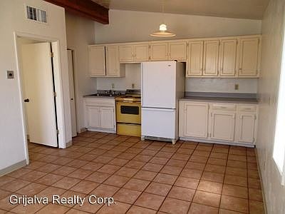 2nd image of 445 E Delano St #02