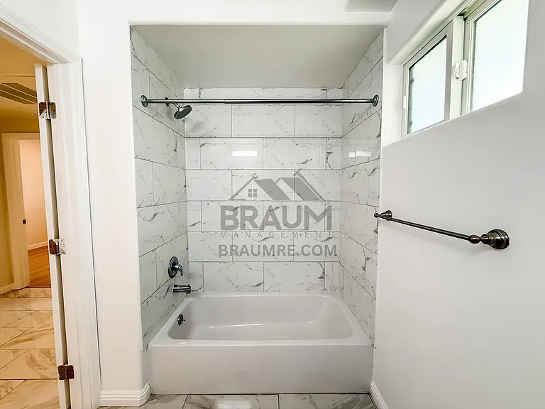 1423 Franklin St — Photo 34