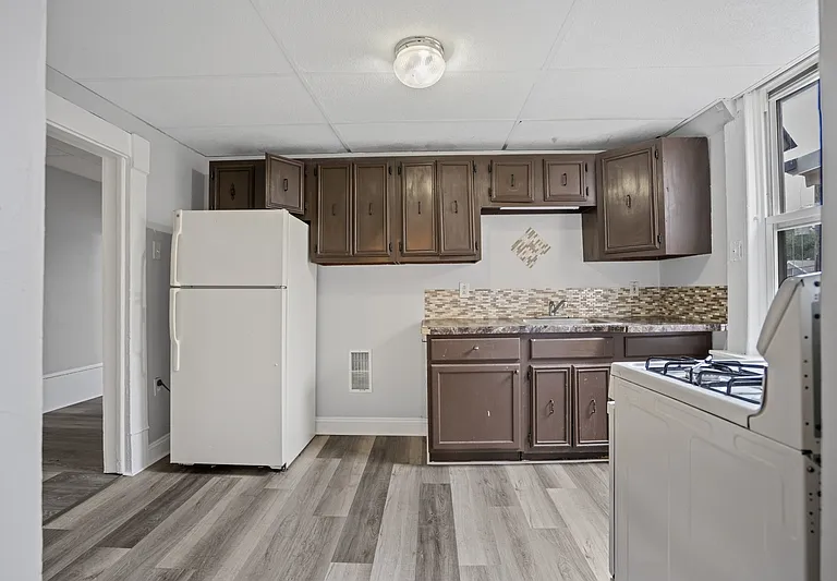 235 Monmouth St #2 — Photo 4