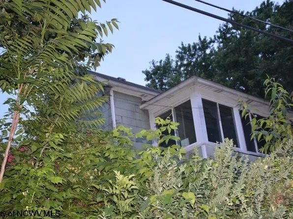 110 Crummitt Ln, Clarksburg, WV 26301